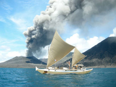 Tama Moana sailing, volcano in background