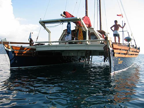 Islander 55 stern
